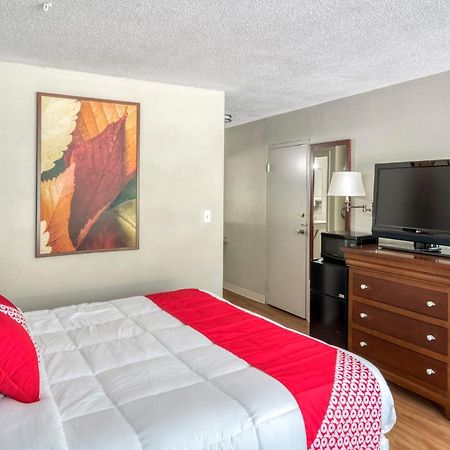Oyo Hotel Battleboro Экстерьер фото